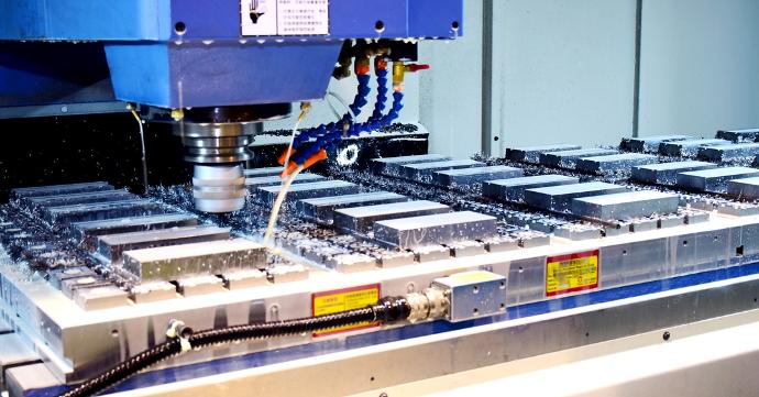 Applicazione di Bloccaggio Magnetico per Lavorazione Verticale