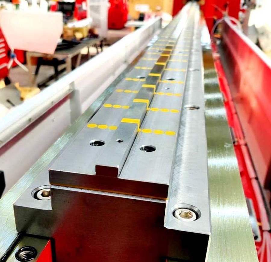 Applicazione per la lavorazione di guide lineari 12